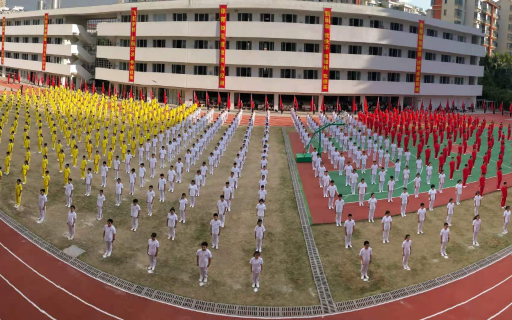 激情运动，拥抱健康-海口寰岛中学第三届田径运动会