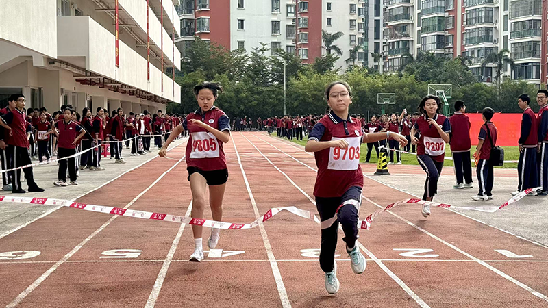 2025年秋季学期海口寰岛中学田径运动会精彩瞬间(1)