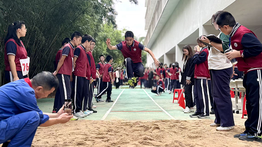2025年秋季学期海口寰岛中学田径运动会精彩瞬间(4)