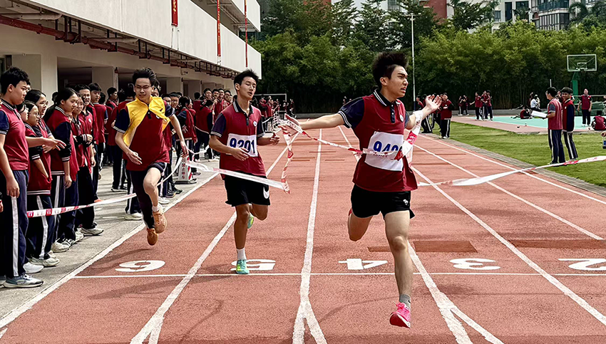 2025年秋季学期海口寰岛中学田径运动会精彩瞬间(6)