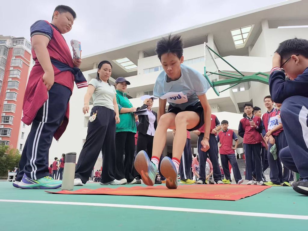 2025年秋季学期海口寰岛中学田径运动会精彩瞬间(7)