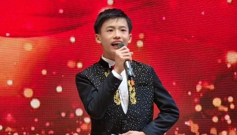 《心怀报国志，争做优秀寰中人》 八（8）班  陈旭辉